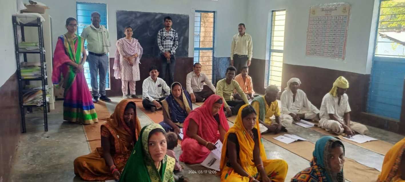५११ केन्द्रों पर जुटे ११ हजार नवसाक्षर …  देवरानी-जेठानी बनीं परीक्षार्थी, जेठ ने भी दिया पेपर  