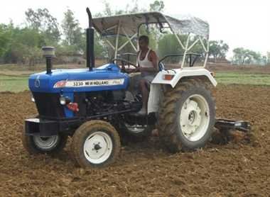 ग्रीष्मकालीन मूंग …..  तैयारी ! खेतों में दिन रात दौड़ रहे ट्रेक्टर