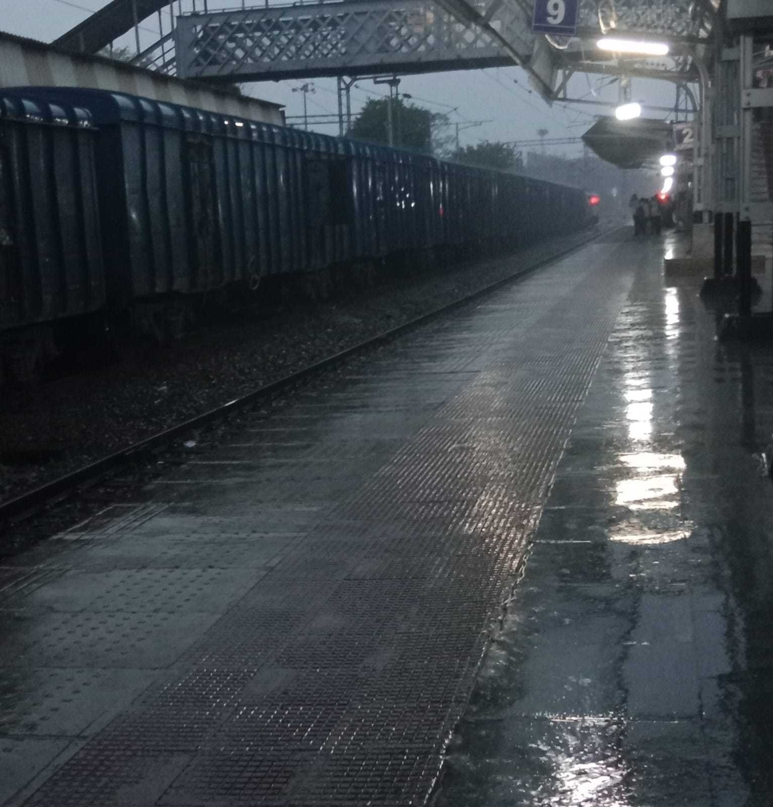 मौसम ने तरेरी आंखे, बेमौसम बूंदाबान्दी से फसलों पर मंडराया संकट