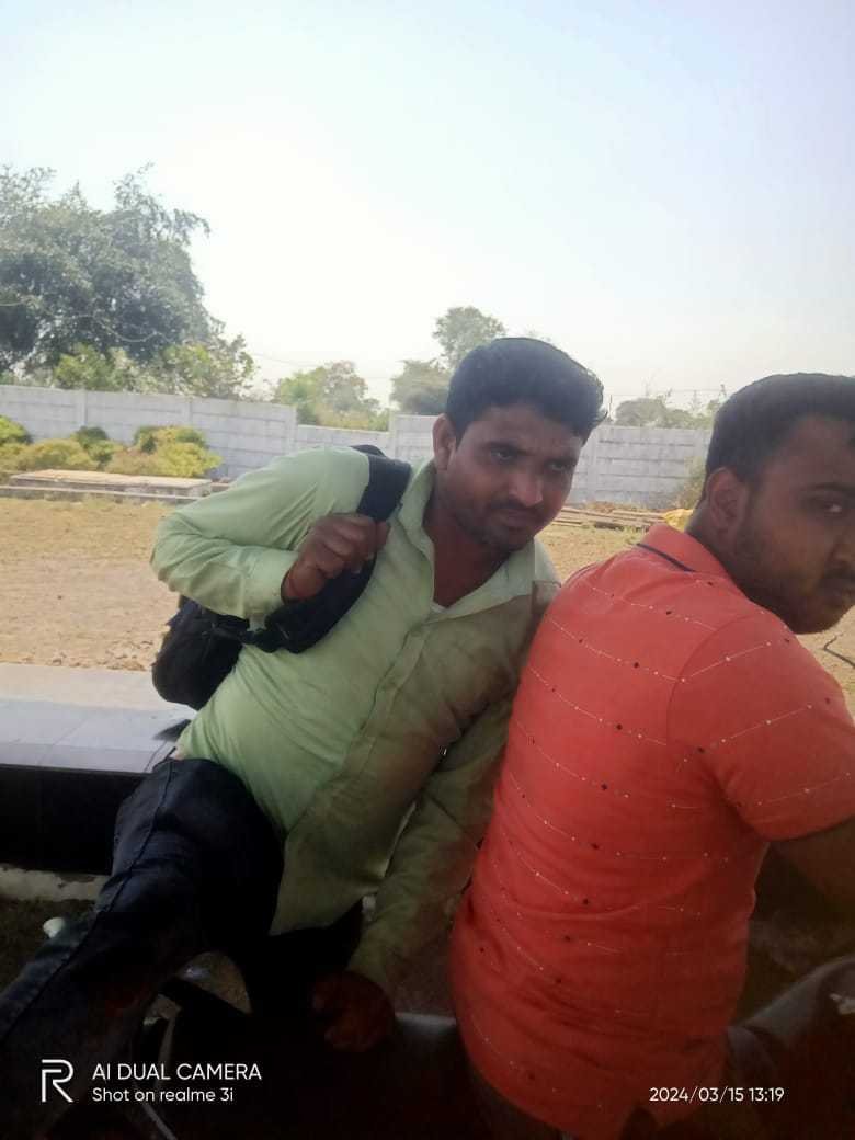 चार आरोपियों के जेल चले जाने के बाद में भी विवादित पेट्रोल पंप पर पहुचे काबरा कंपनी के लोग 