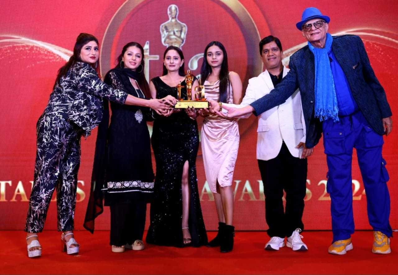 सुनीता परिहार को बेस्ट बॉलीवुड मेकप आर्टिस्ट का मिला अवार्ड