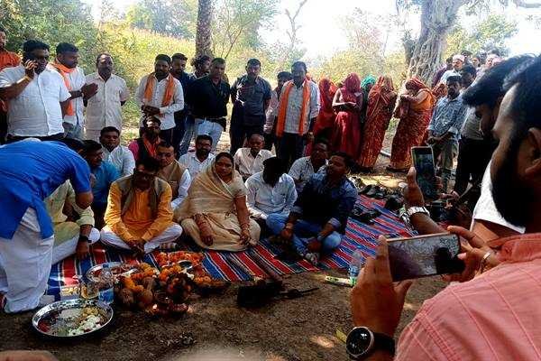 अब गांव-गांव सड़कें और तालाब बन रहे हैं – वन मंत्री श्री चौहान