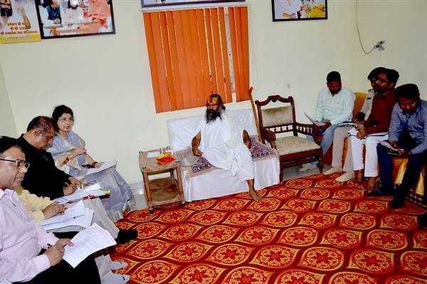 राज्य मंत्री श्रीमती गौर ने महन्त रामप्रवेशदास जी के साथ