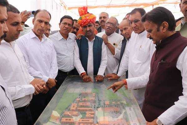 उप मुख्यमंत्री श्री शुक्ल ने निर्माणाधीन मेडिकल कॉलेज एवं जिला अस्पताल राजगढ़ का किया निरीक्षण