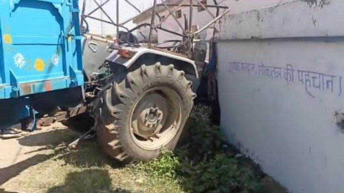 ट्रैक्टर ने पैदल चल रही दो महिलाओं को रौंदा, एक की मौत, एक अन्य गंभीर