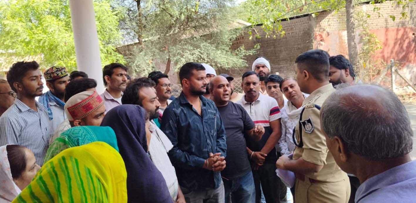 एसपी को ज्ञापन सौंपकर बताई समस्या
