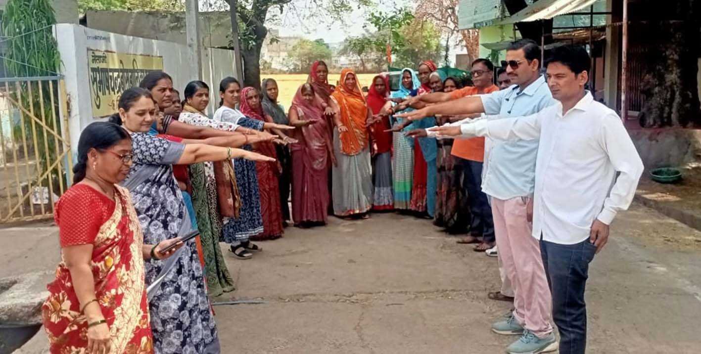 शपथ दिलाकर किया मतदान के लिए प्रेरित