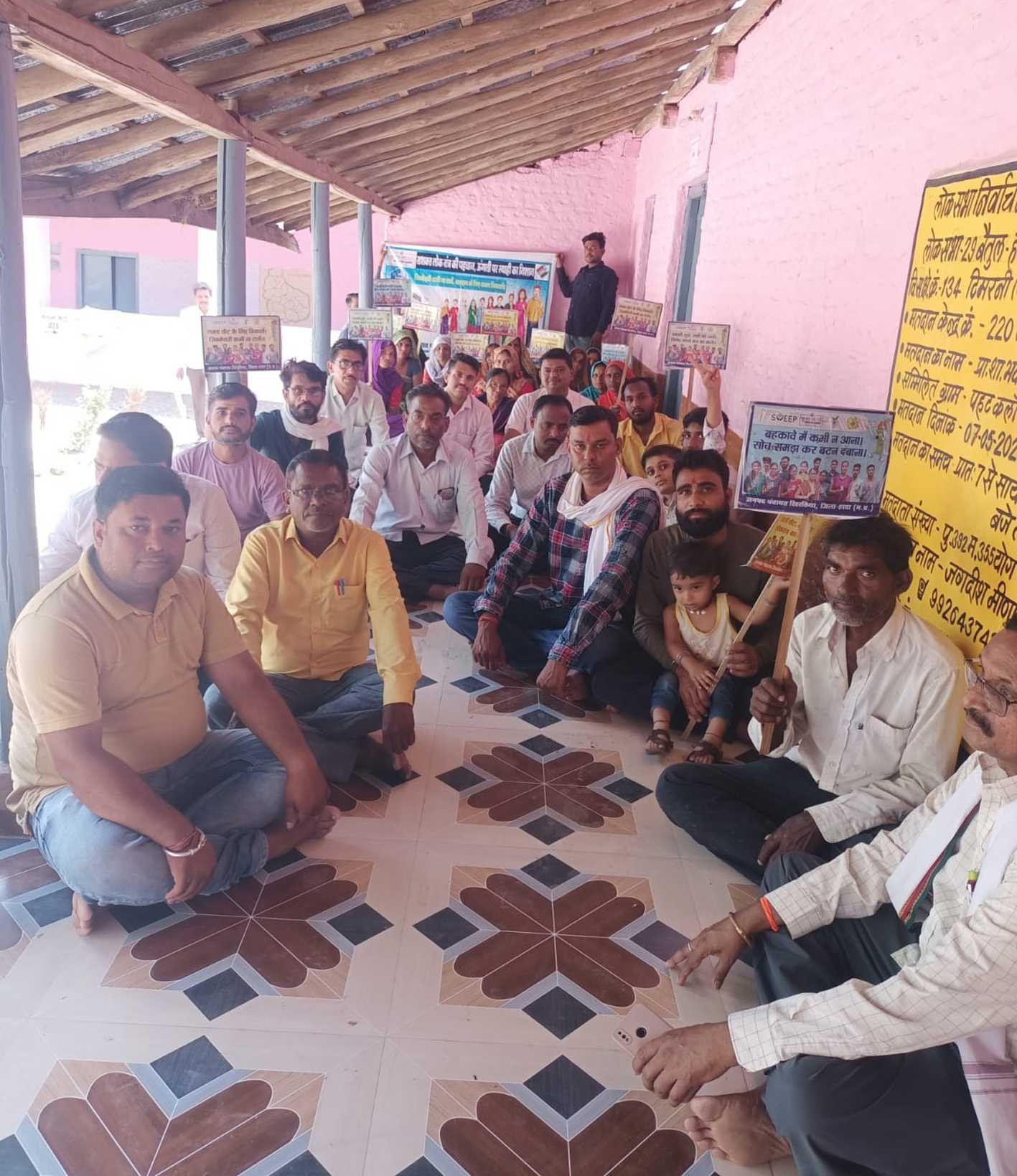 झंडा रैली के माध्यम से मतदान के लिए किया प्रेरित