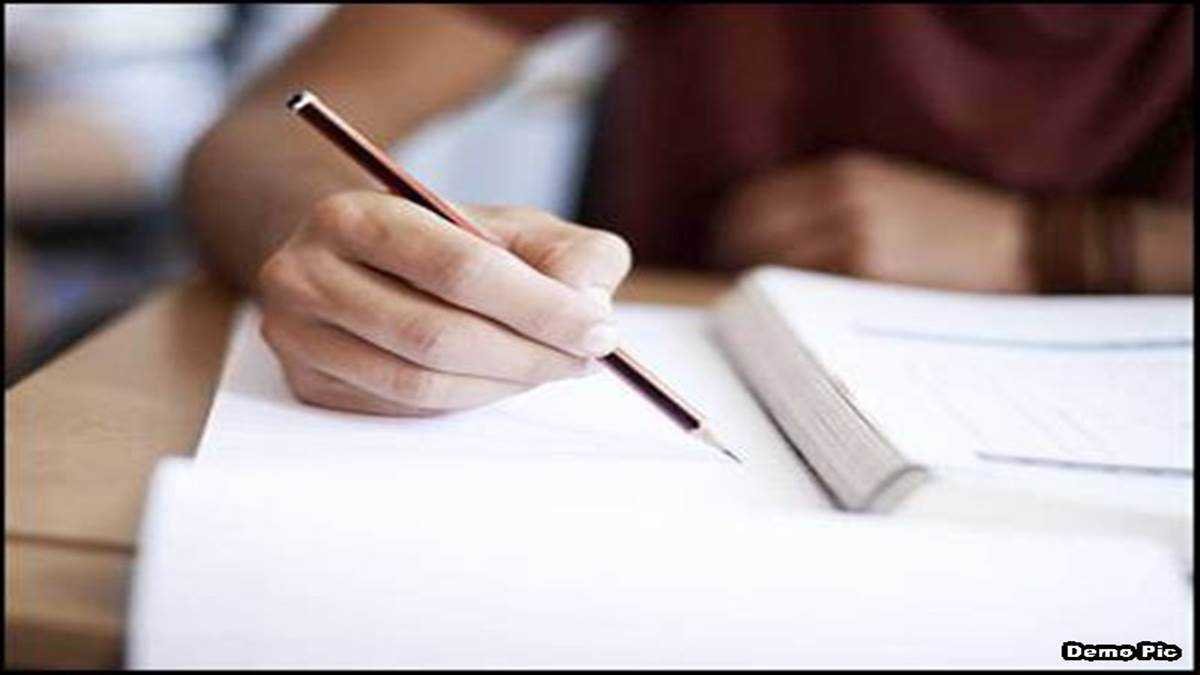 जरूरत 10 लाख कापियों की, मौजूद सिर्फ 70 हजार, कैसे करवाएं परीक्षा