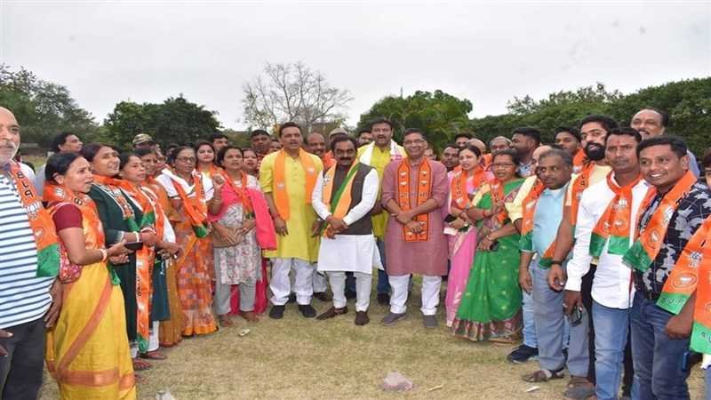 जबलपुर के पश्चिम विधानसभा के 250 कांग्रेसी कार्यकर्ता भाजपा में शामिल