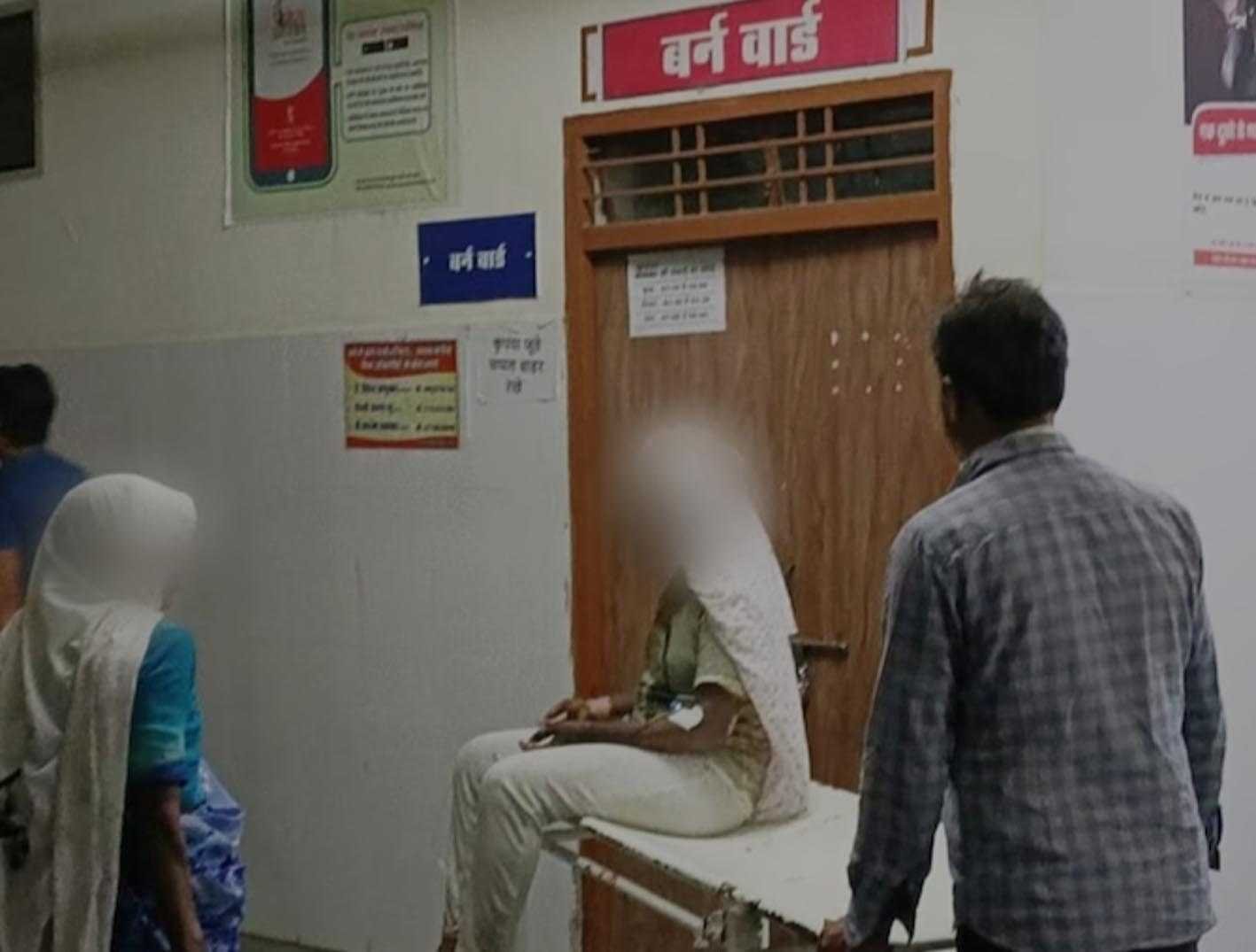 युवती को प्रेमी ने पेट्रोल डालकर जिंदा जलाया