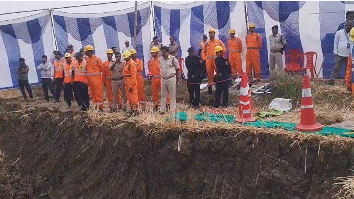 बोरवेल में गिरे बच्‍चे को बचाने के प्रयास जारी, 50 फीट तक हुई खुदाई, दोनों ओर 40-40 फीट के गड्ढे भी बनाए