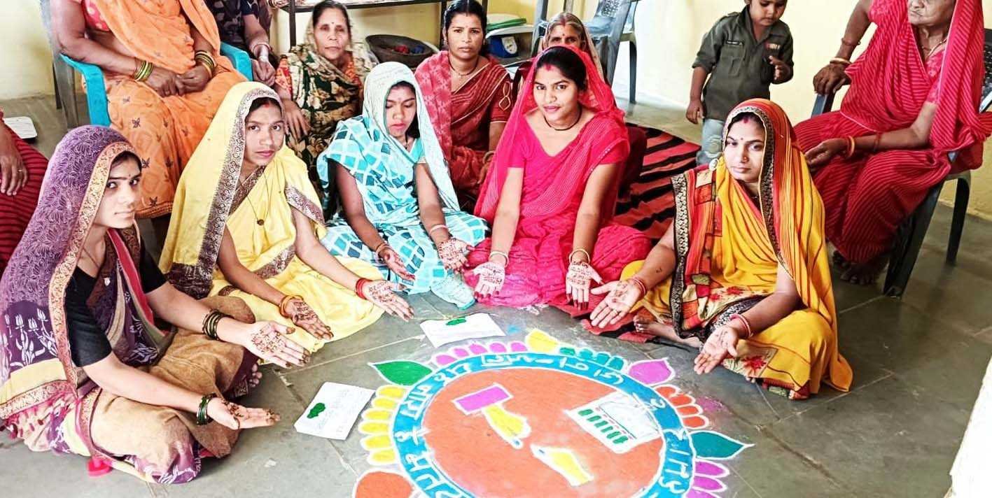 नुक्कड़ नाटक के माध्यम से मतदान के लिए किया प्रेरित