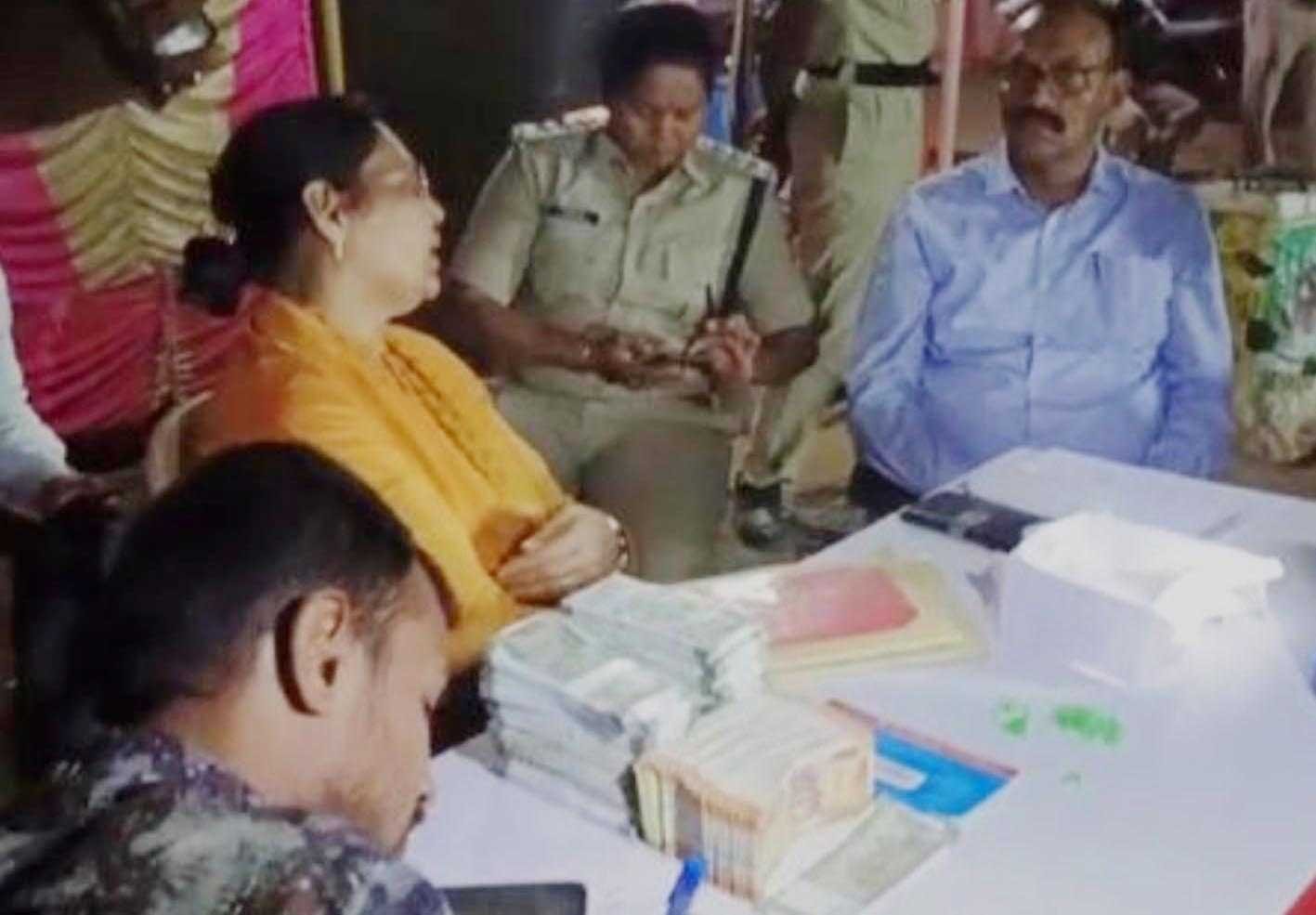 कुकरू चेकपोस्ट पर पकड़े 10 लाख रुपए