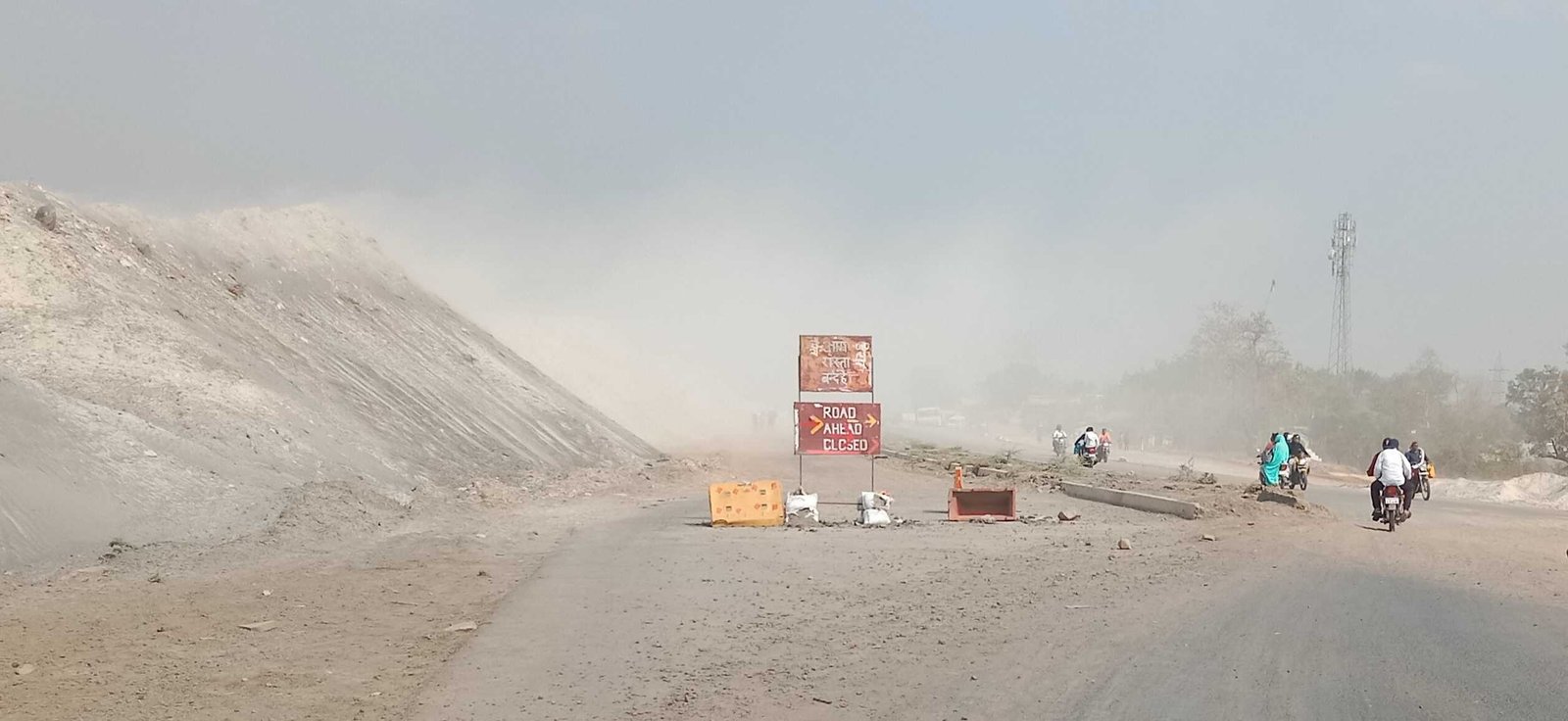आफत के गुब्बार ….  ग्रामीणों के स्वास्थ्य पर मंडरा रहा खतरा