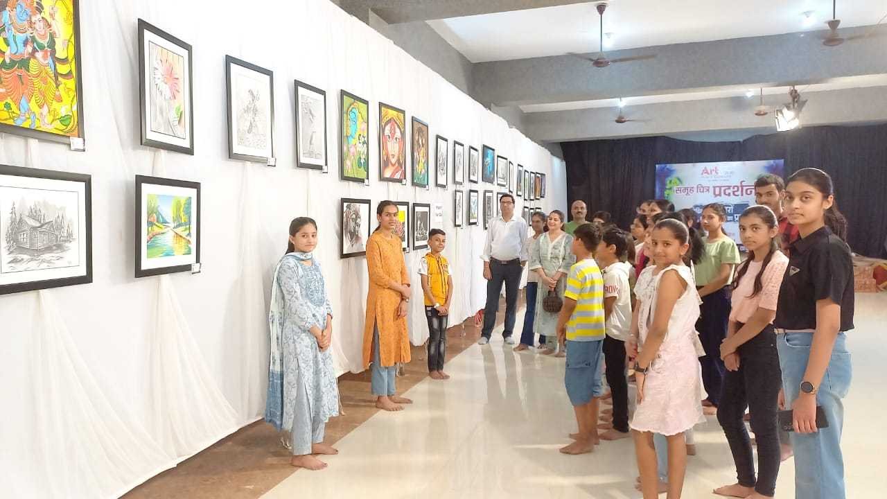 संस्था की ग्यारहवीं वर्षगांठ…  तीन दिवसीय समूह चित्र प्रदर्शनी का आयोजन