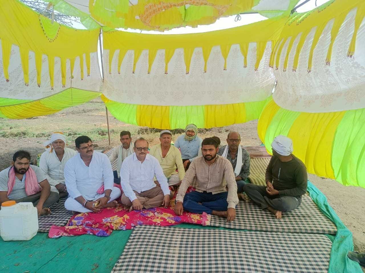 चौथे दिन भी दिया धरना…  किसान बोले – न्यायप्रिय व्यवस्था की दरकार