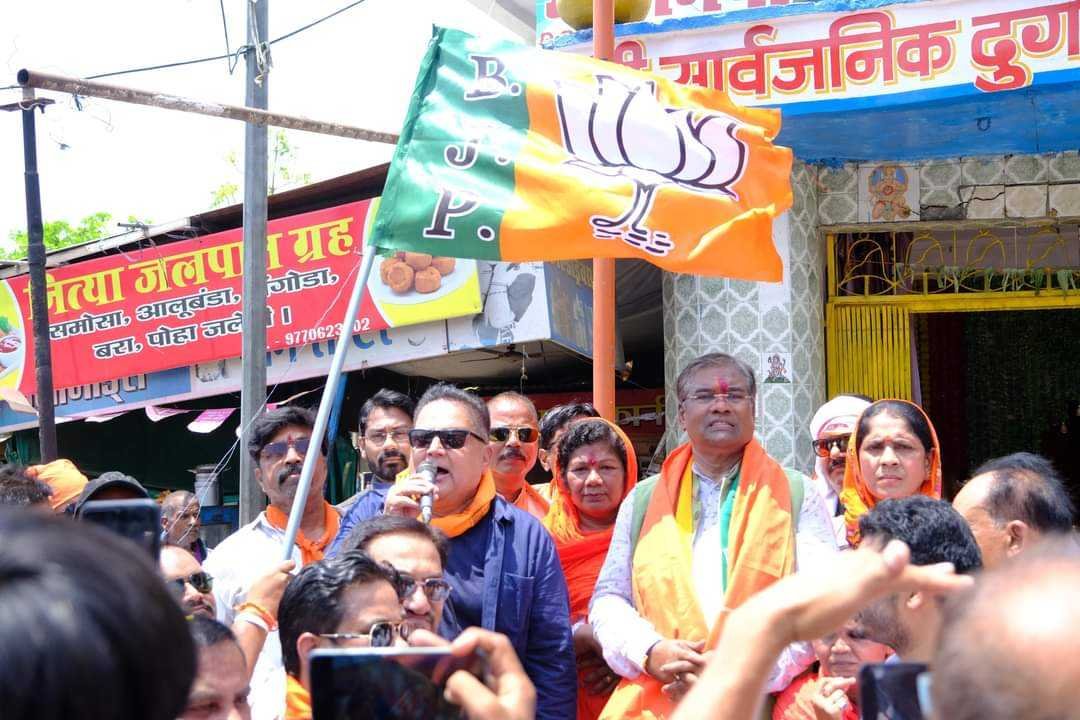 फिल्म अभिनेता राजा बुंदेला ने मांगे फग्गन के लिए वोट