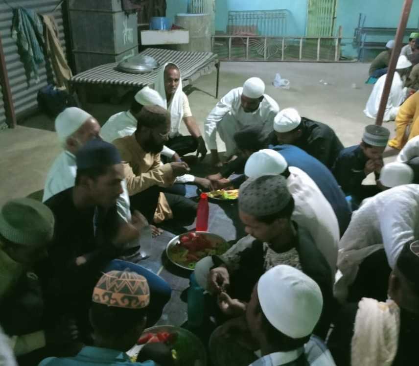 कड़ौलाउबारी पंचायत में रोजा इफ्तार कराया