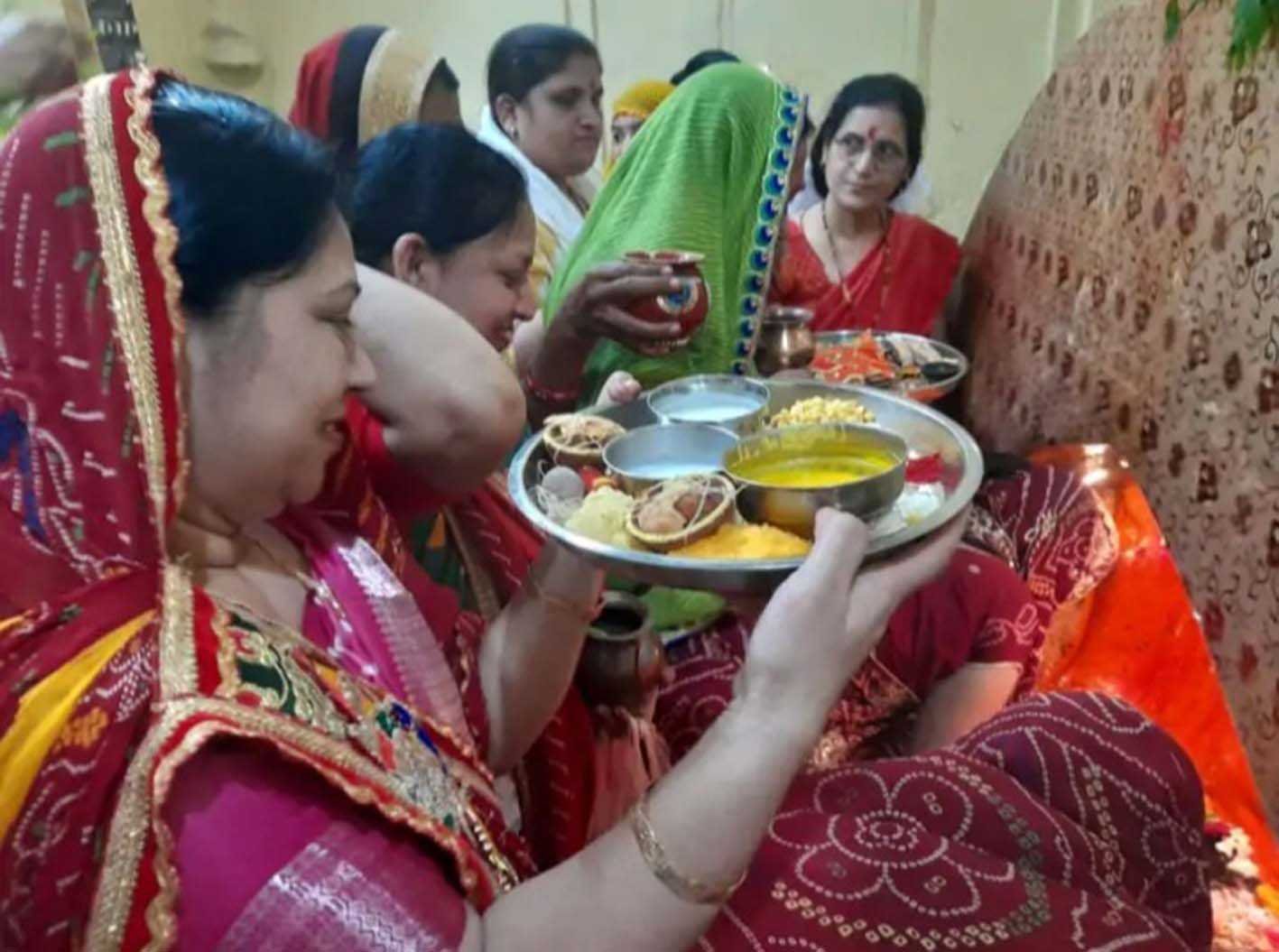 शीतला सप्तमी !  मातारानी को बासी भोजन का भोग लगाया