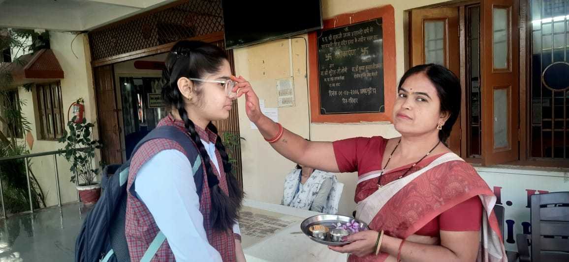 सरस्वती विद्या मंदिर में प्रवेश उत्सव मनाया