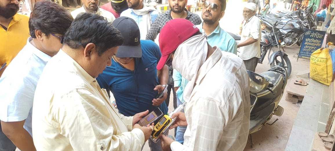 नपा के निर्माण कार्यों में अनियमितता की जांच करने पहुंचे नगरीय प्रशासन विकास विभाग इंदौर के इंजीनियर…