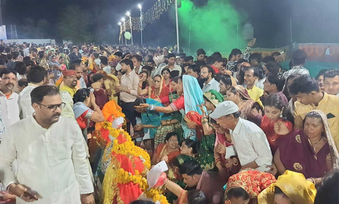 श्रद्धालुओ ने माता रूपी ज्वारों को गले लगाकर नम आंखों से दी विदाई 
