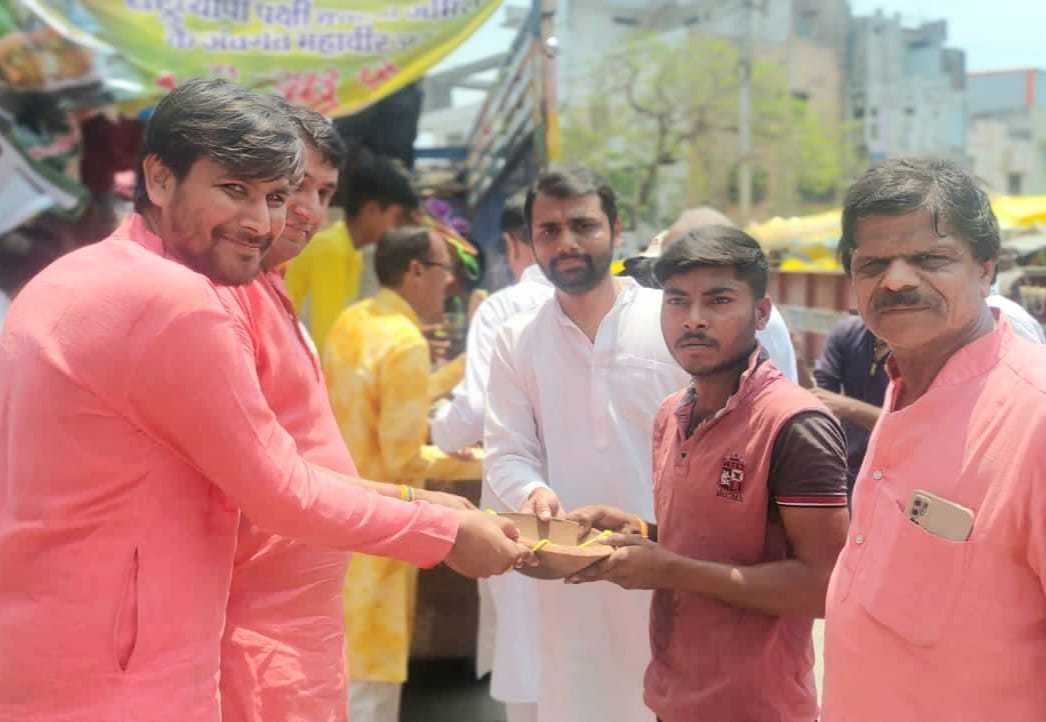 महावीर जयंती पर निर्मल विद्यापीठ परिवार ने सकोरे किए वितरित 
