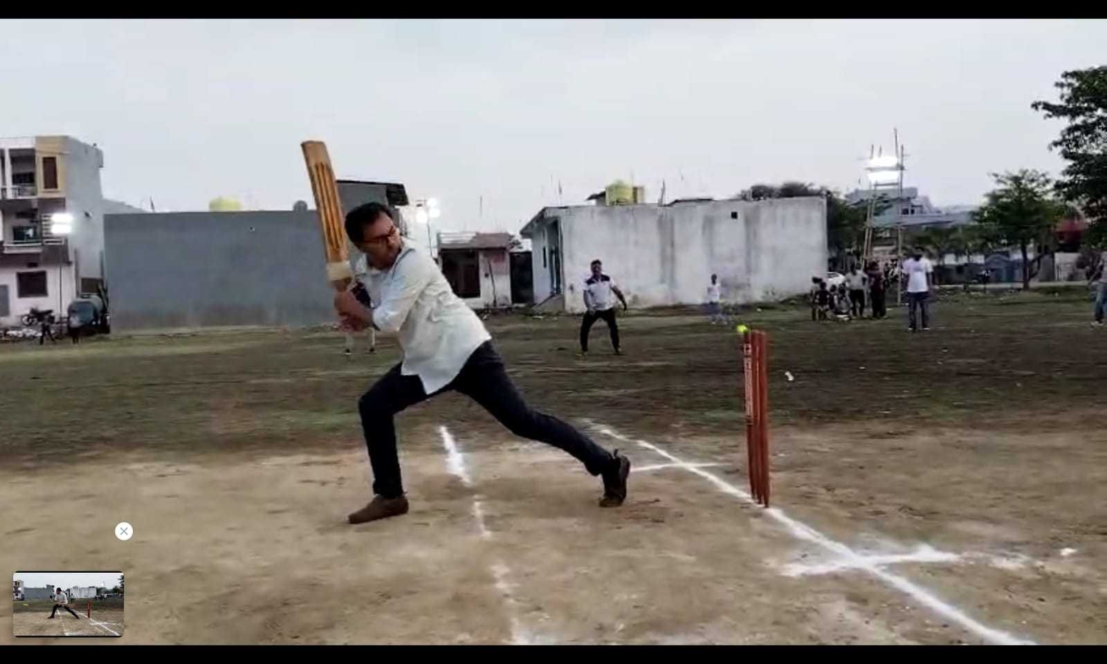 रोमांचक मैच में कलेक्टर इलेवन ने पत्रकार इलेवन को दो रन से हराया