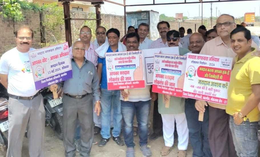 लोकसभा चुनाव का मतदान प्रतिशत बढाने के उद्देश्य से उद्योगपतियो ने निकाली वाहन रैली