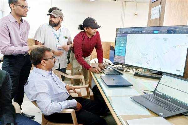 मुख्य निर्वाचन पदाधिकारी श्री राजन ने कंट्रोल रूम से की मतदान की सतत् मॉनिटरिंग