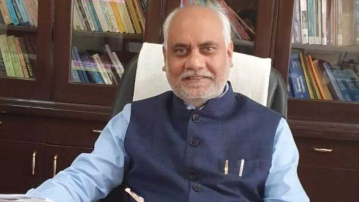 कुलपति सुनील कुमार रायपुर से गिरफ्तार, पुलिस ने किया था 30 हज़ार रुपए का इनाम घोषित, 19.48 करोड़ रुपए के भ्रष्टाचार के आरोपी हैं कुमार