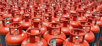 चुनाव से पहले आम आदमी की जेब को बड़ी राहत, गैस सिलेंडर के दाम में हुई कटौती, जानें लेटेस्ट रेट