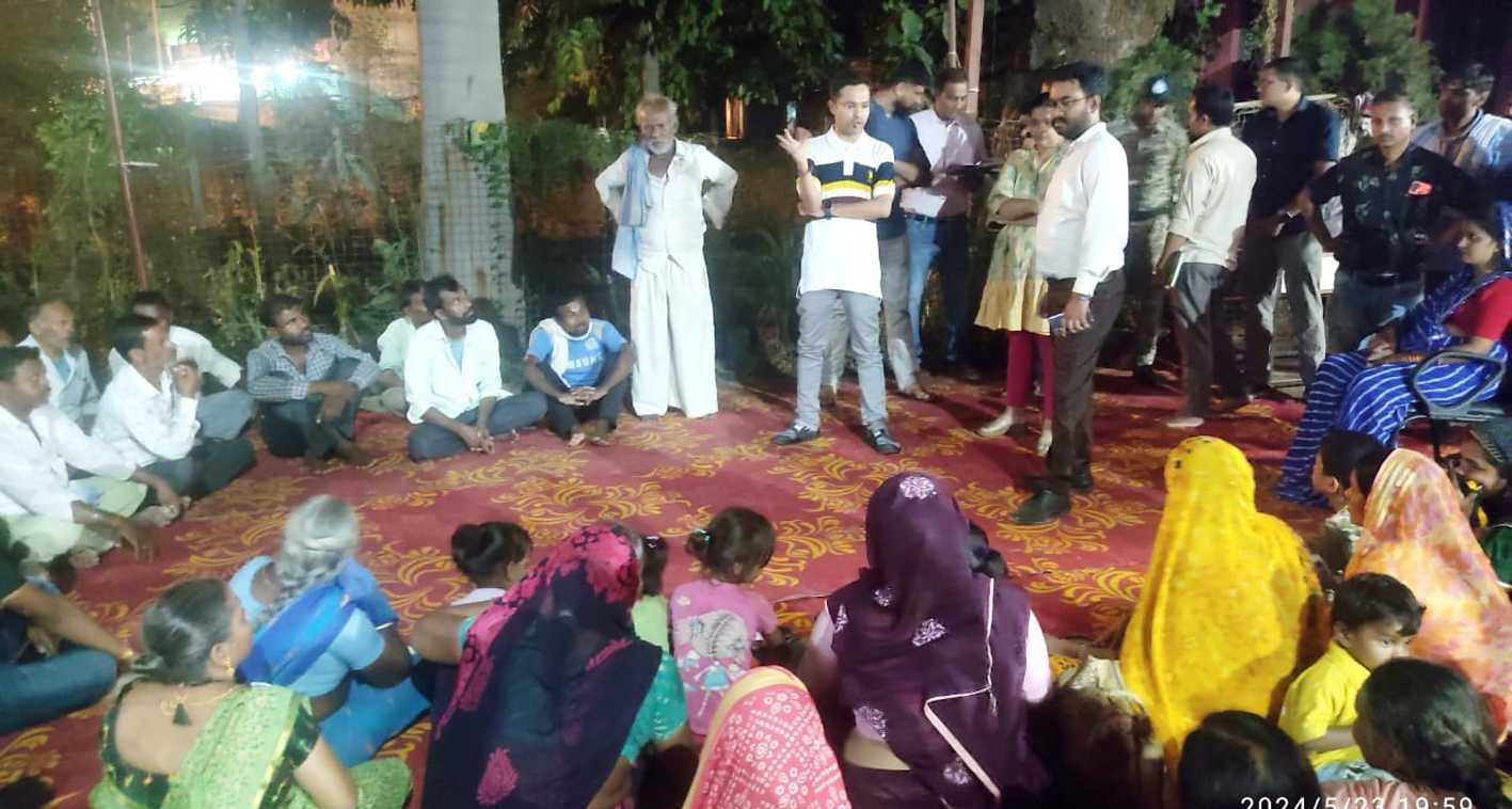 आईटीआई में निवासरत विस्फोट प्रभावित परिवारों से मिले कलेक्टर