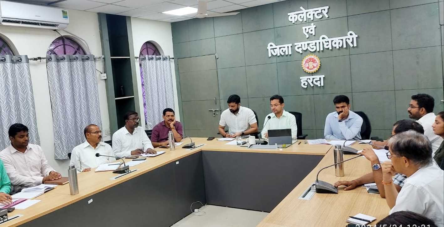 कलेक्टर ने मतगणना तैयारियों की समीक्षा क