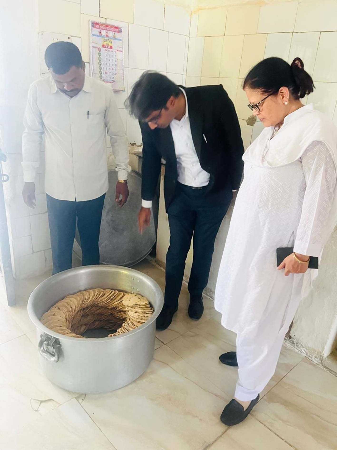 न्यायाधीश ने किया जेल का औचक निरीक्षण