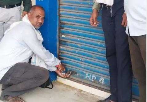 नपा ने टैक्स बकायादारों पर की कार्यवाही