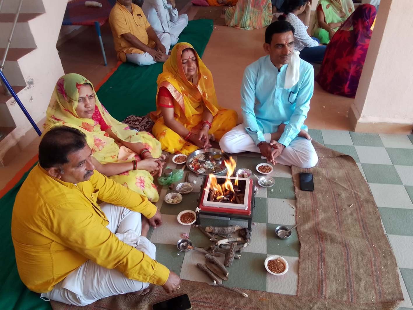 गायत्री परिवार ने किया पंच कुंडीय यज्ञ