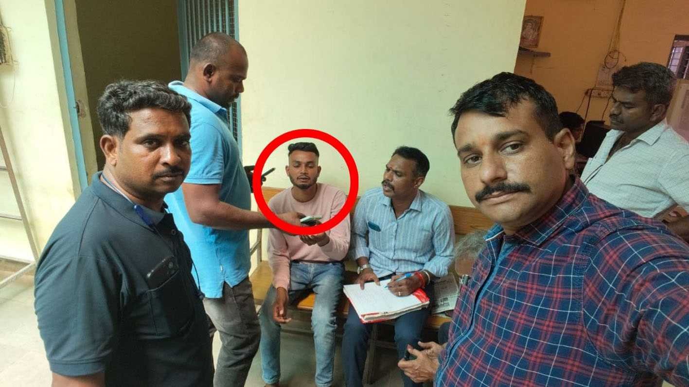 मोबाइल नंबर बंद करने की धमकी देकर ठगी कर रहे जालसाज