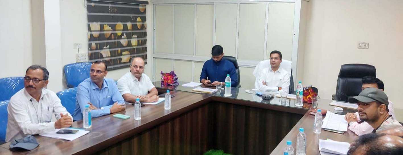 कलेक्टर ने की कृषि, उद्यानिकी विभाग की योजनाओं की समीक्षा  