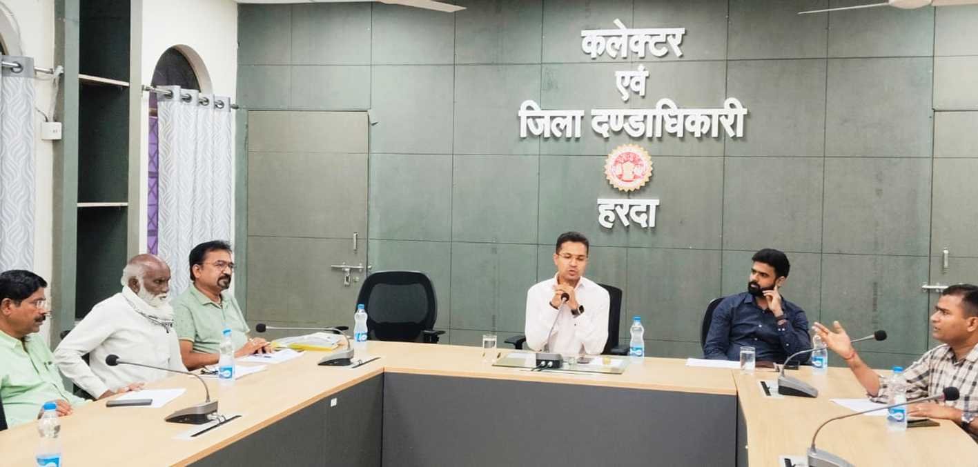 राजनैतिक दलों के प्रतिनिधियों को मतगणना संबंधी दी जानकारी  