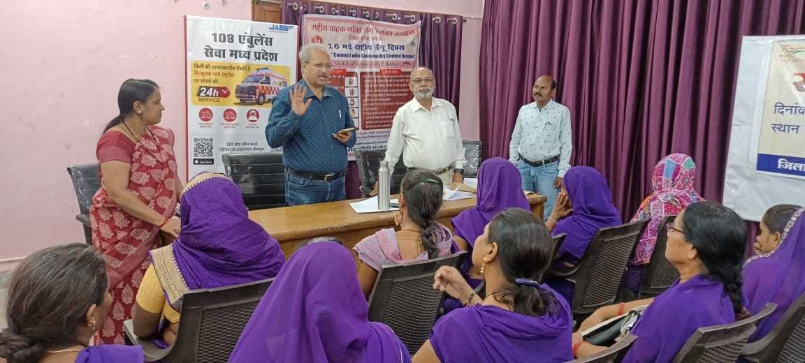 डेंगू दिवस पर आशा कार्यकर्ताओं को दिलाई शपथ