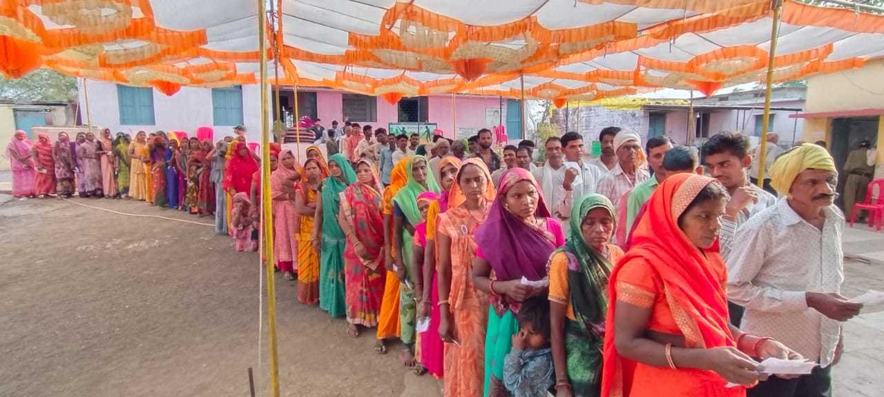 ईव्हीएम में कैद हुआ प्रत्याशियों का भाग्य