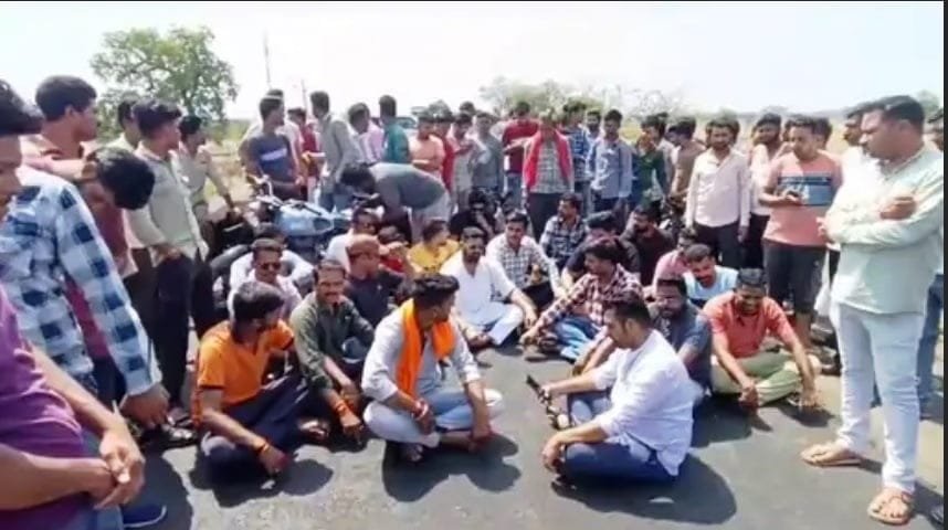 गौवंश के अवशेष मिले, दो आरोपियों के घर ढहाए