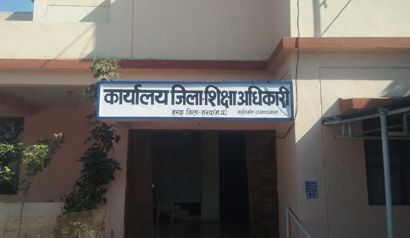 फीस बढ़ाने का मामला…  9 स्कूलों पर 2-2 लाख रूपये का अर्थदंड  