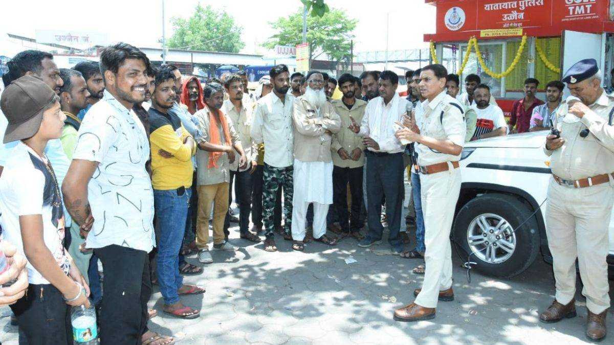 ऑटो में बैठाने व कम किराए पर कमरा दिलवाने के नाम पर श्रद्धालुओं से अभद्रता, दो चालकों पर मामला दर्ज