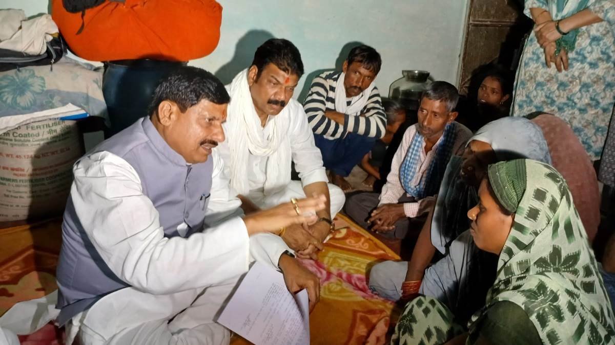बरौदिया-नोनागिर पहुंचकर पीड़ित परिवार से मिले सीएम मोहन यादव, आर्थिक मदद दी, गांव में खुलेगी पुलिस चौकी