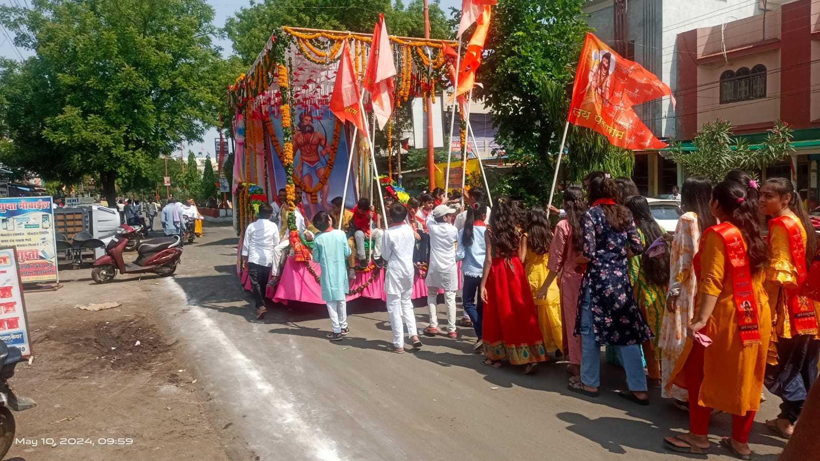 भगवान परशुराम जयंती के अवसर पर सर्व ब्राह्मण समाज द्वारा निकाली भव्य शोभायात्रा