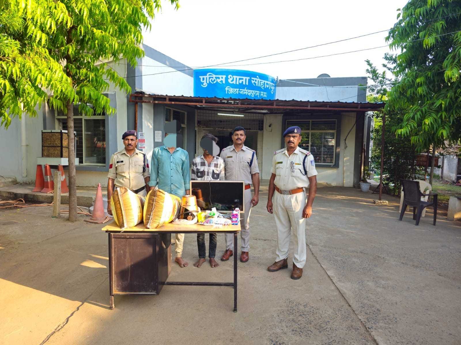 थाना सोहागपुर पुलिस द्वारा 24 घण्टे में चोरी का खुलासा किया गया । ।