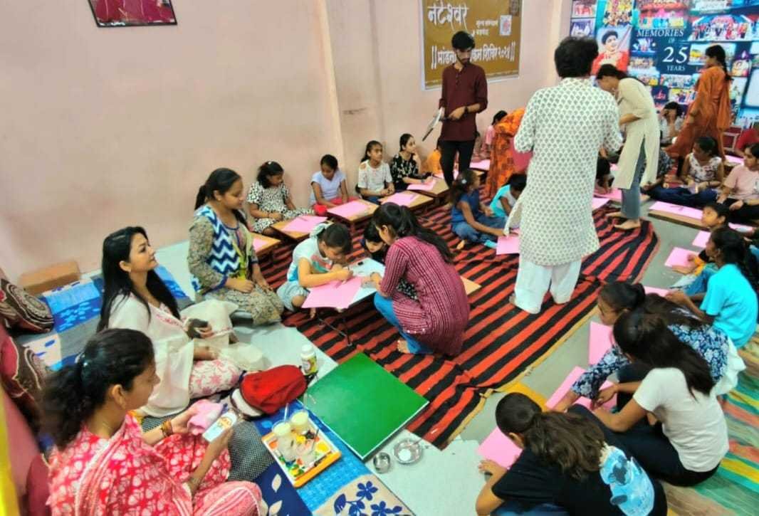 श्री नटेश्वर नृत्य संस्थान के तत्वावधान में चार दिवसीय मांडना चित्रांकन शिविर का हुआ आयोजन 